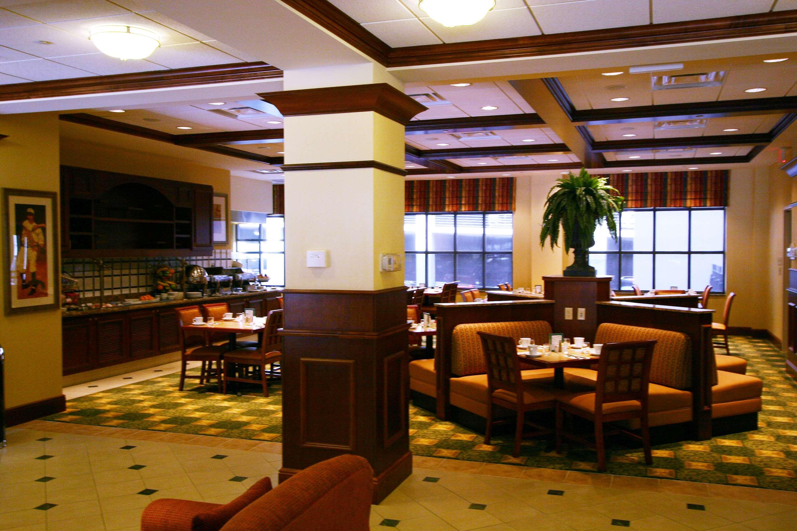 Hilton Garden Inn Блумингтон Ресторан фото