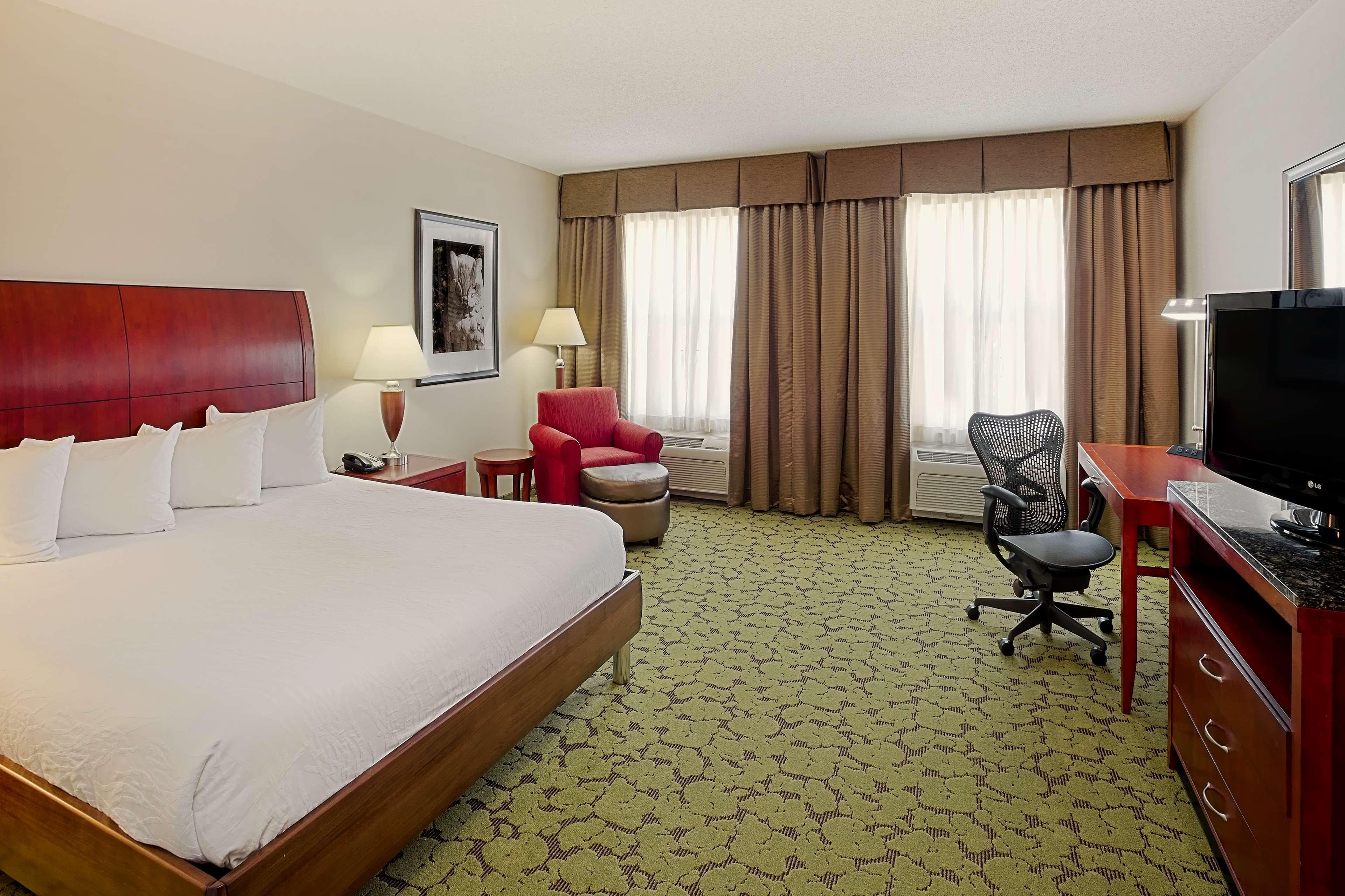 Hilton Garden Inn Блумингтон Экстерьер фото