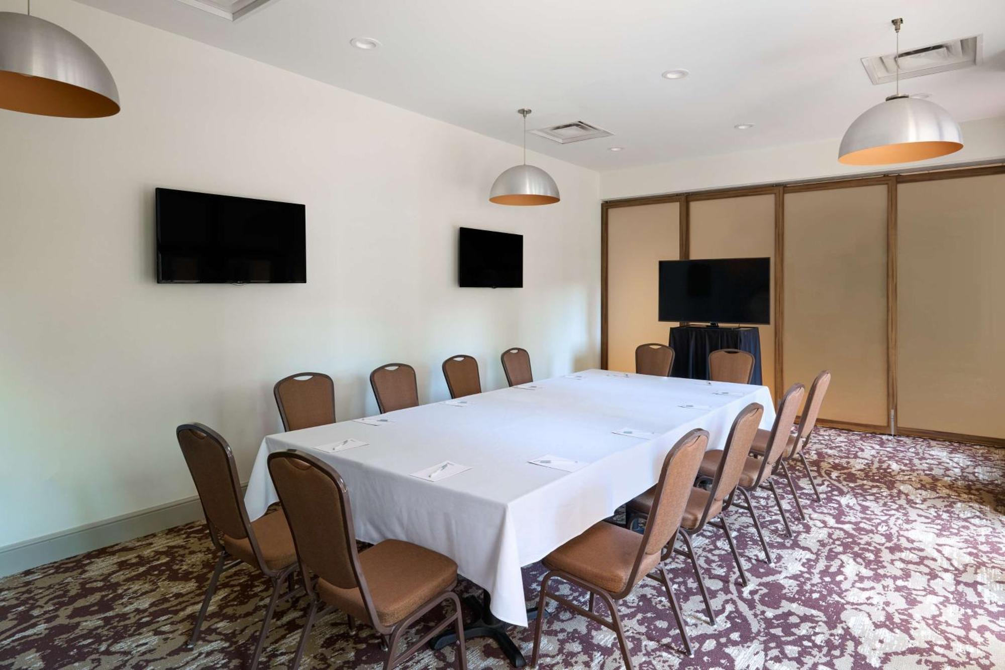 Hilton Garden Inn Блумингтон Экстерьер фото