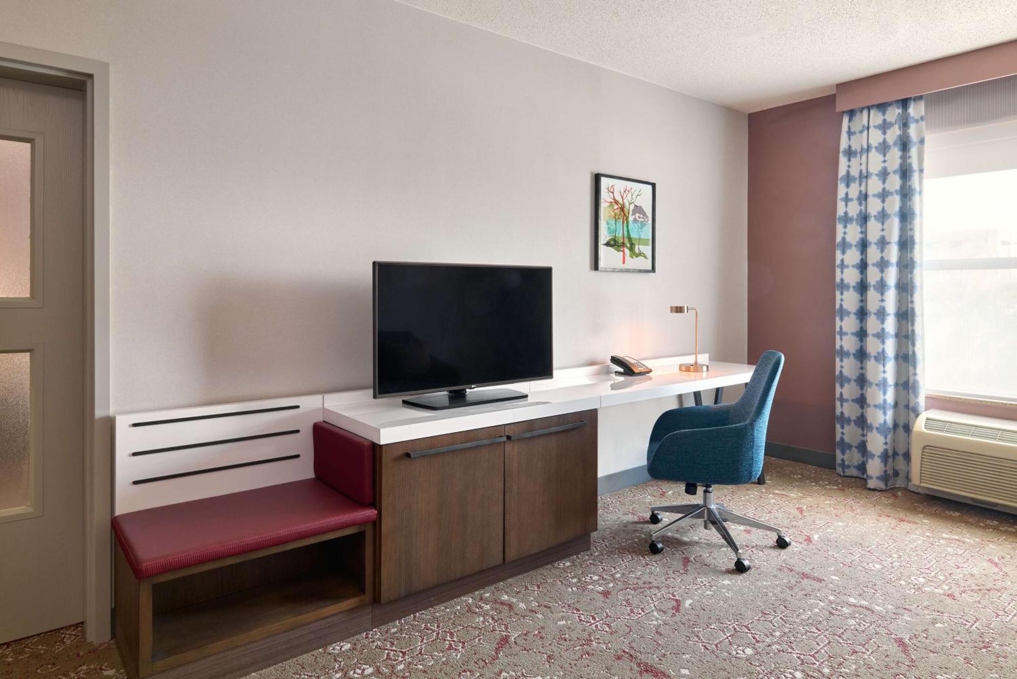 Hilton Garden Inn Блумингтон Экстерьер фото