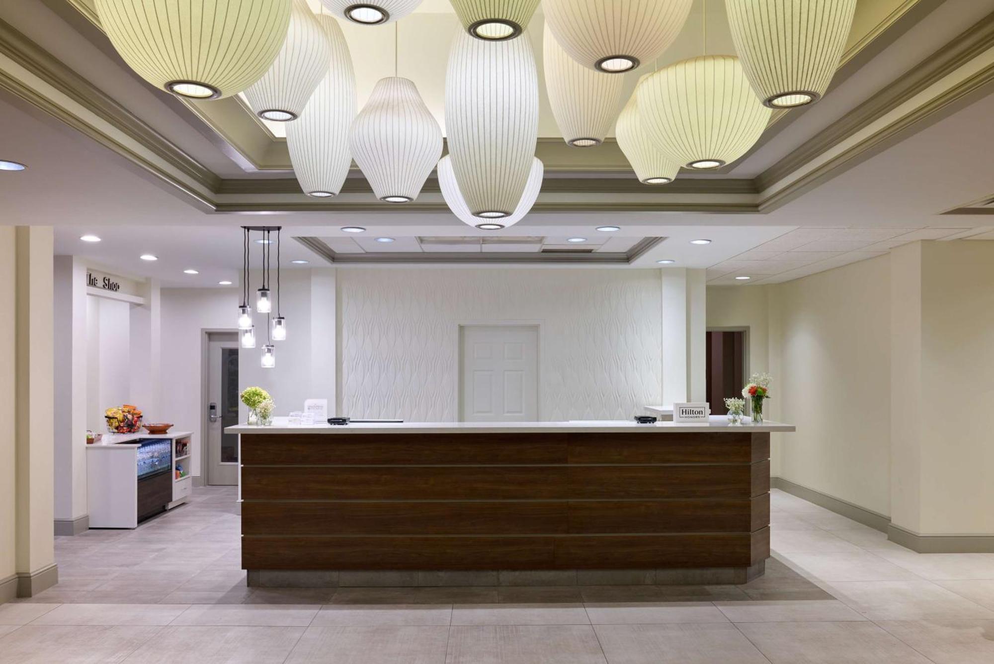 Hilton Garden Inn Блумингтон Экстерьер фото