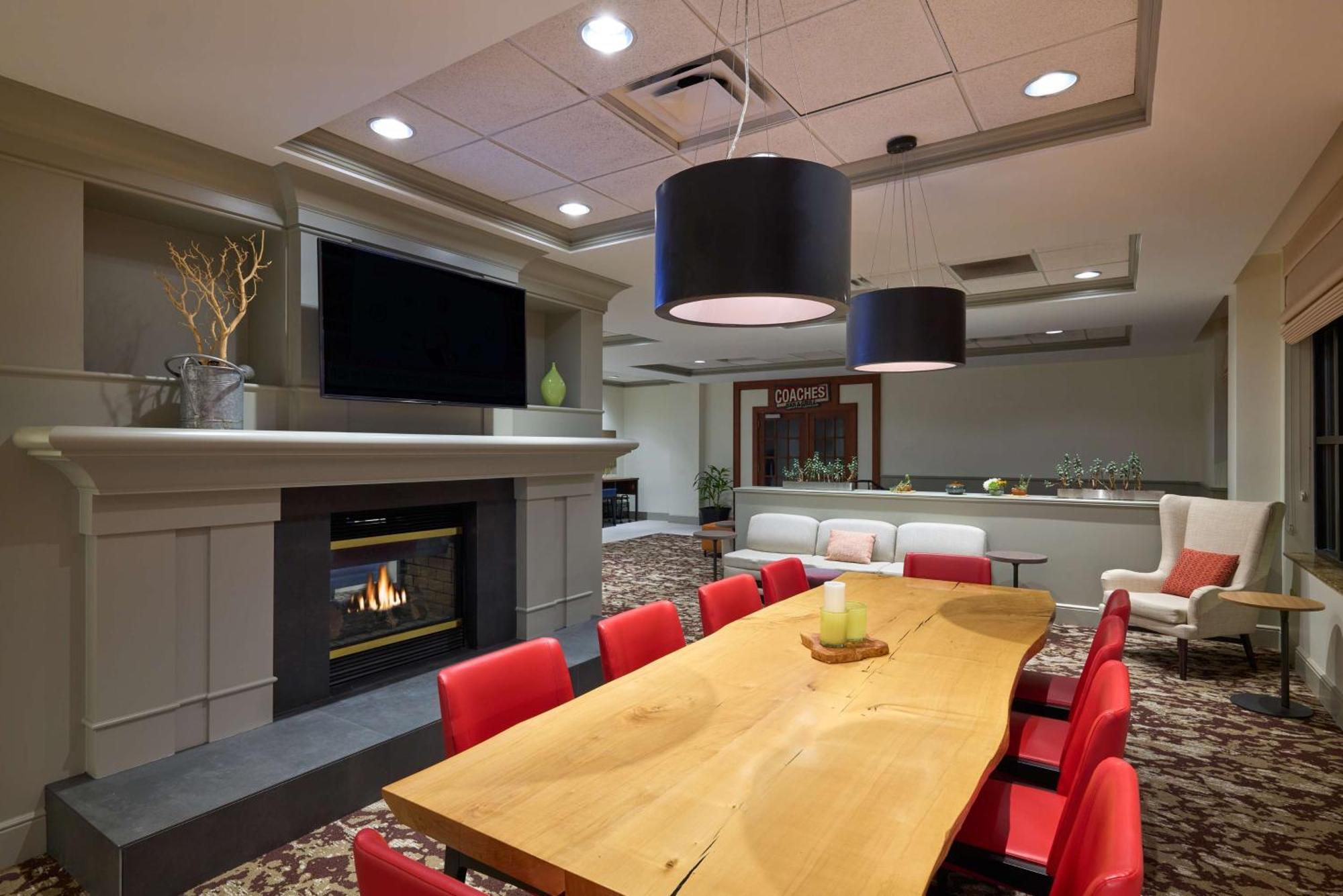 Hilton Garden Inn Блумингтон Экстерьер фото