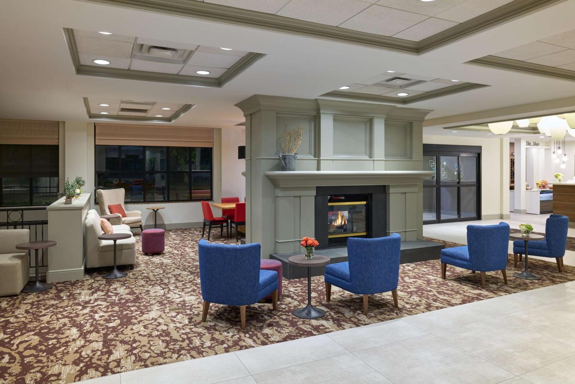 Hilton Garden Inn Блумингтон Экстерьер фото