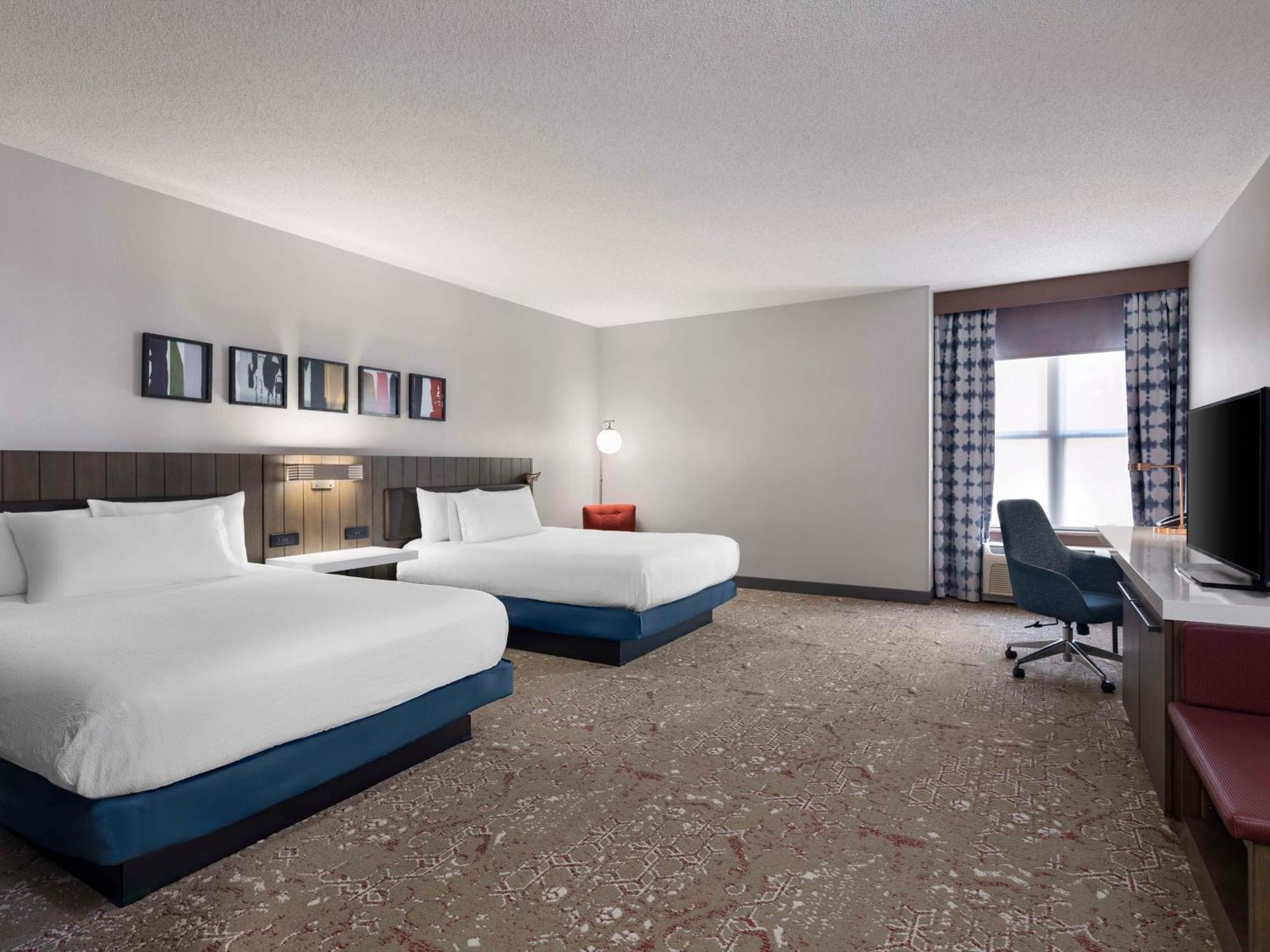 Hilton Garden Inn Блумингтон Экстерьер фото