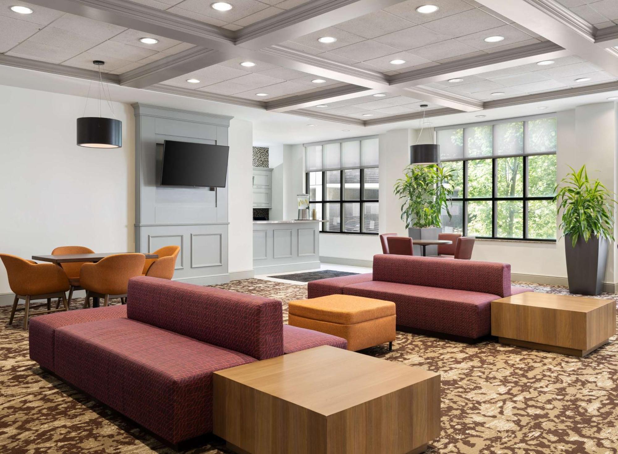 Hilton Garden Inn Блумингтон Экстерьер фото